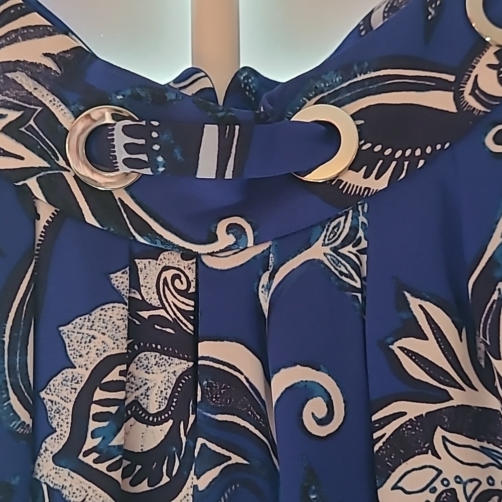 Top - Picture 2 of 3